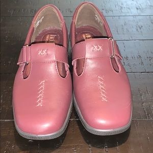 EUC Hotter shoes size 6 Burgundy color